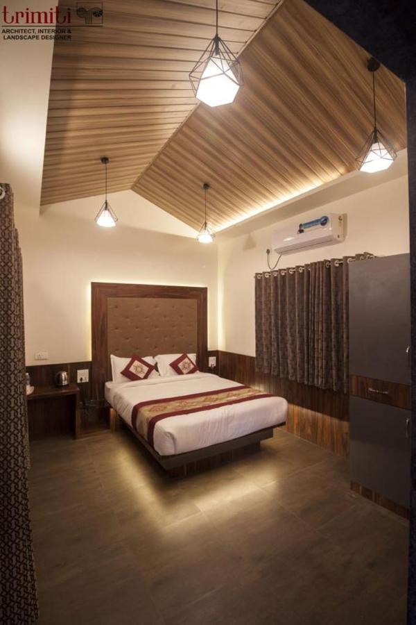 Onella Regency Hotel Панчгани Екстериор снимка