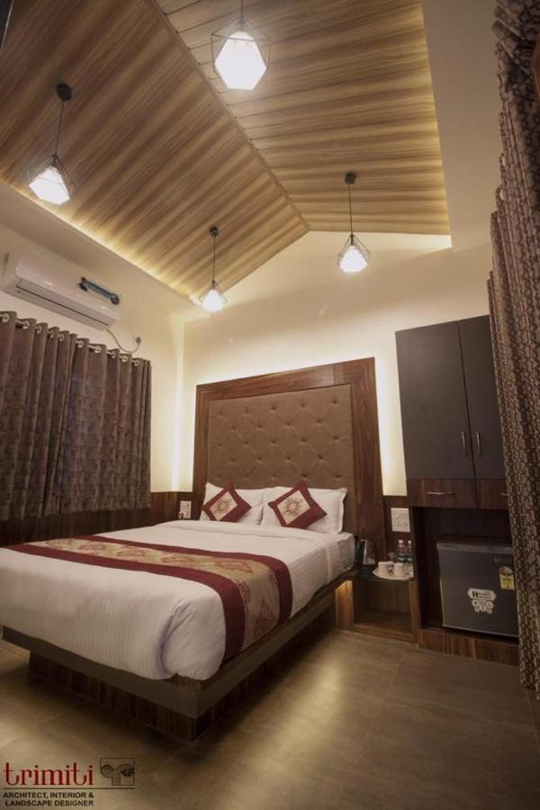 Onella Regency Hotel Панчгани Екстериор снимка