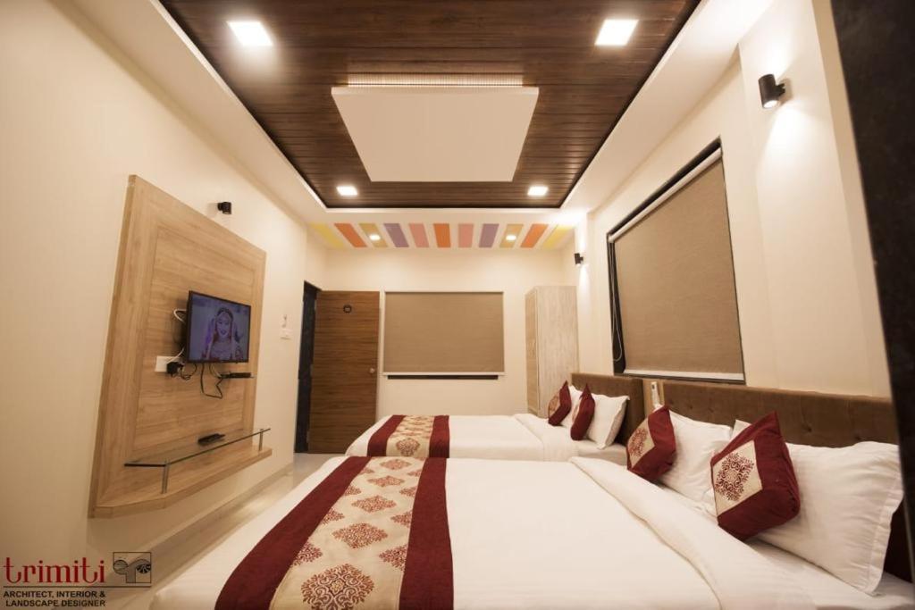 Onella Regency Hotel Панчгани Екстериор снимка