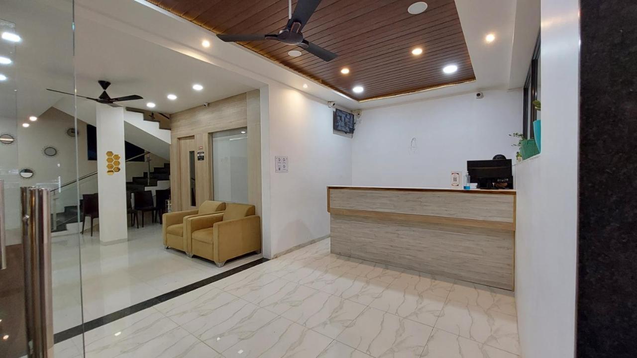 Onella Regency Hotel Панчгани Екстериор снимка
