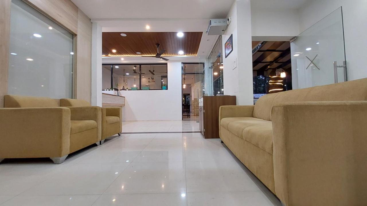 Onella Regency Hotel Панчгани Екстериор снимка