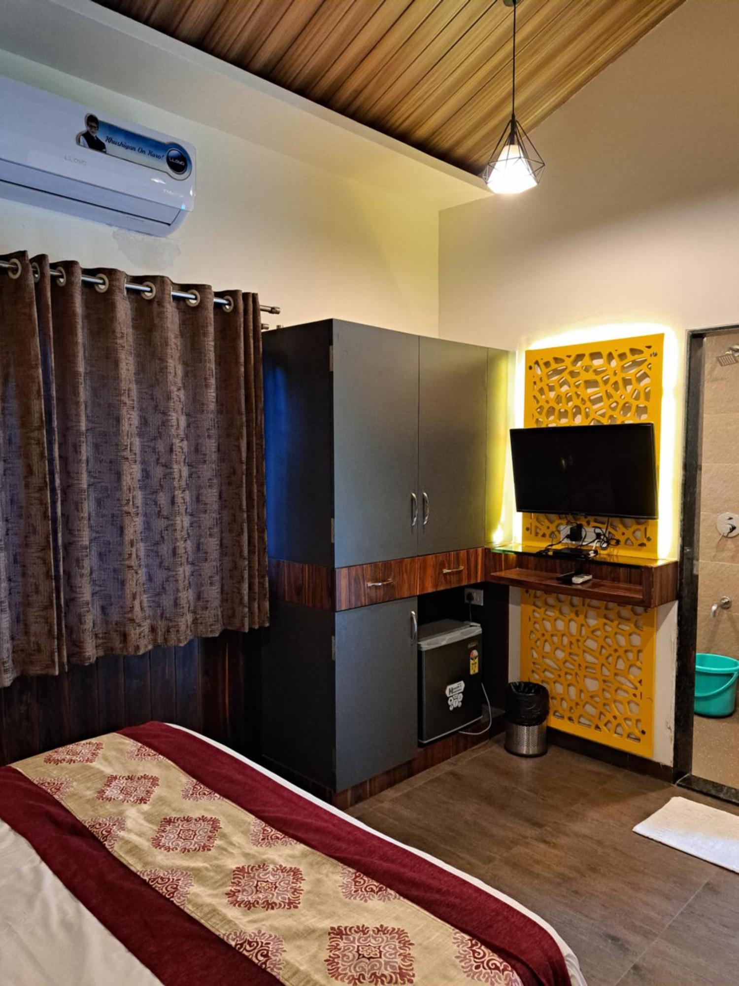 Onella Regency Hotel Панчгани Екстериор снимка
