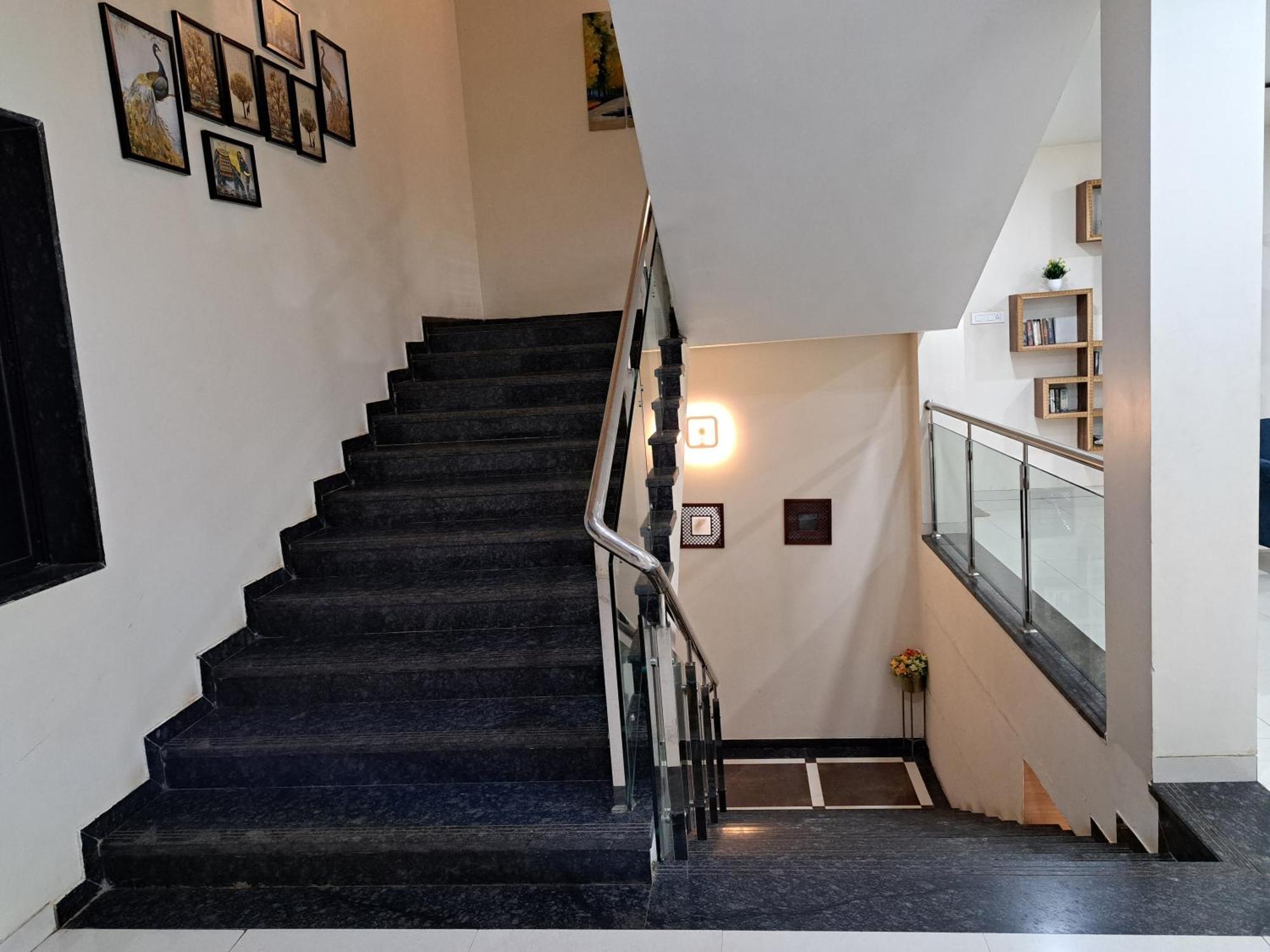 Onella Regency Hotel Панчгани Екстериор снимка