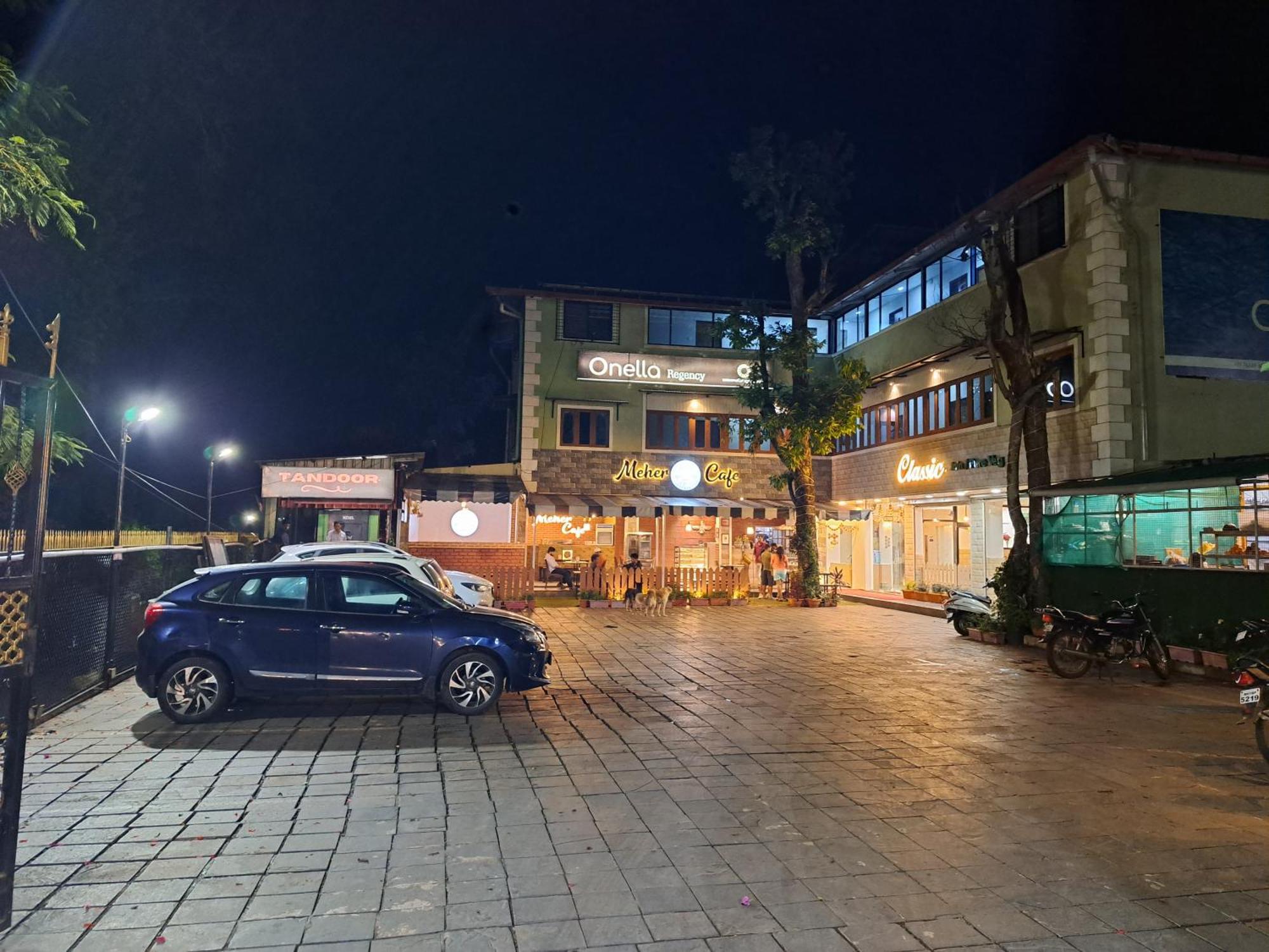 Onella Regency Hotel Панчгани Екстериор снимка