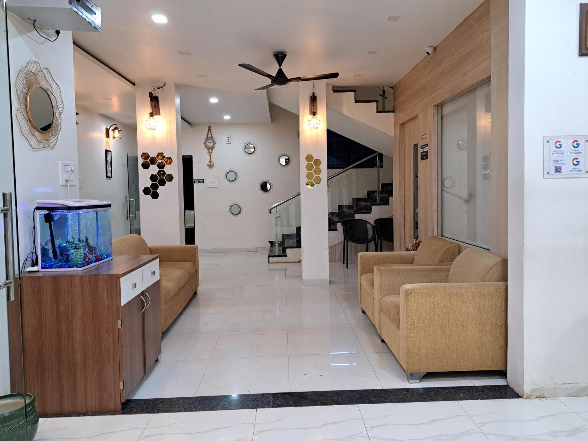 Onella Regency Hotel Панчгани Екстериор снимка