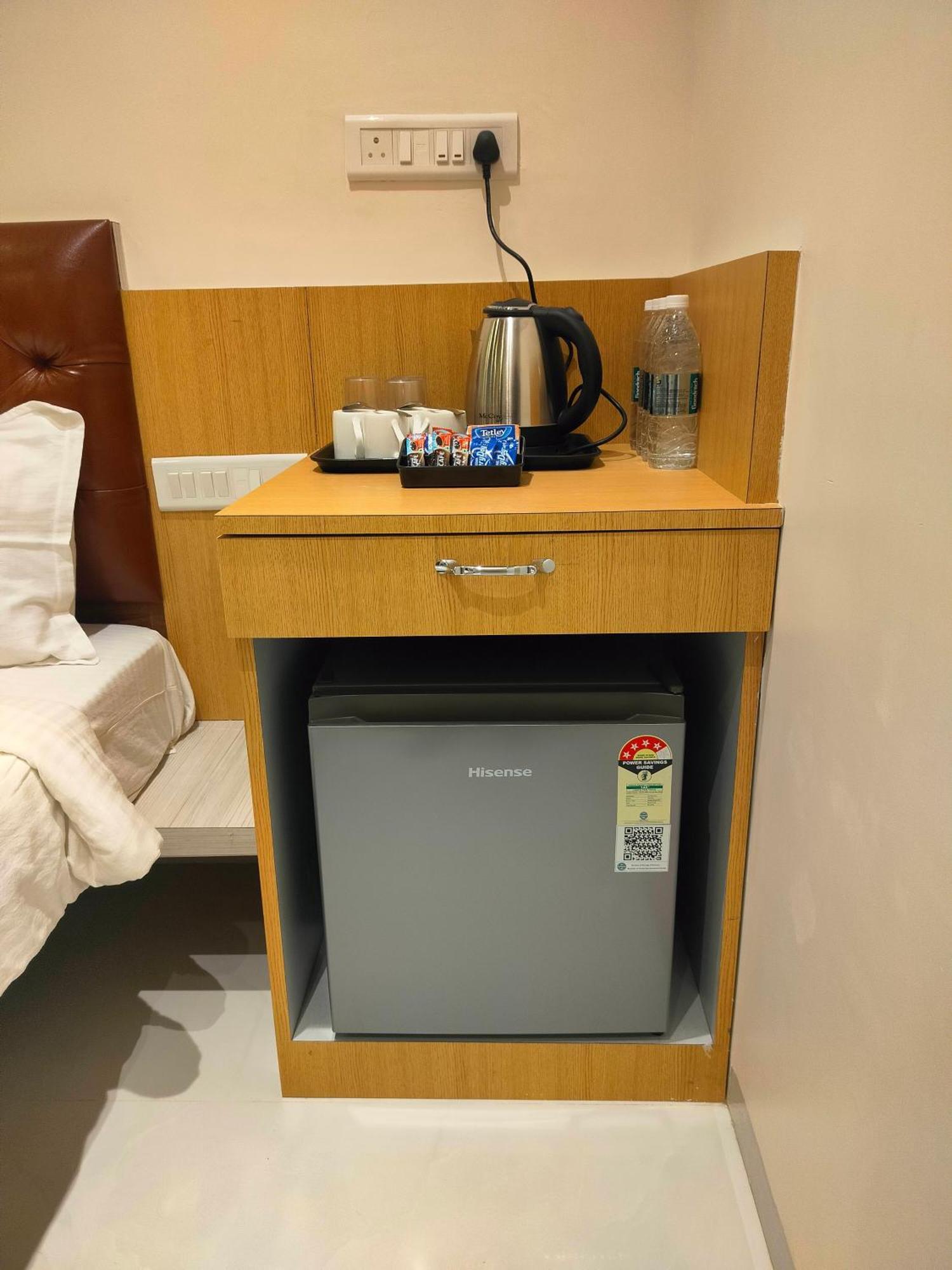 Onella Regency Hotel Панчгани Екстериор снимка