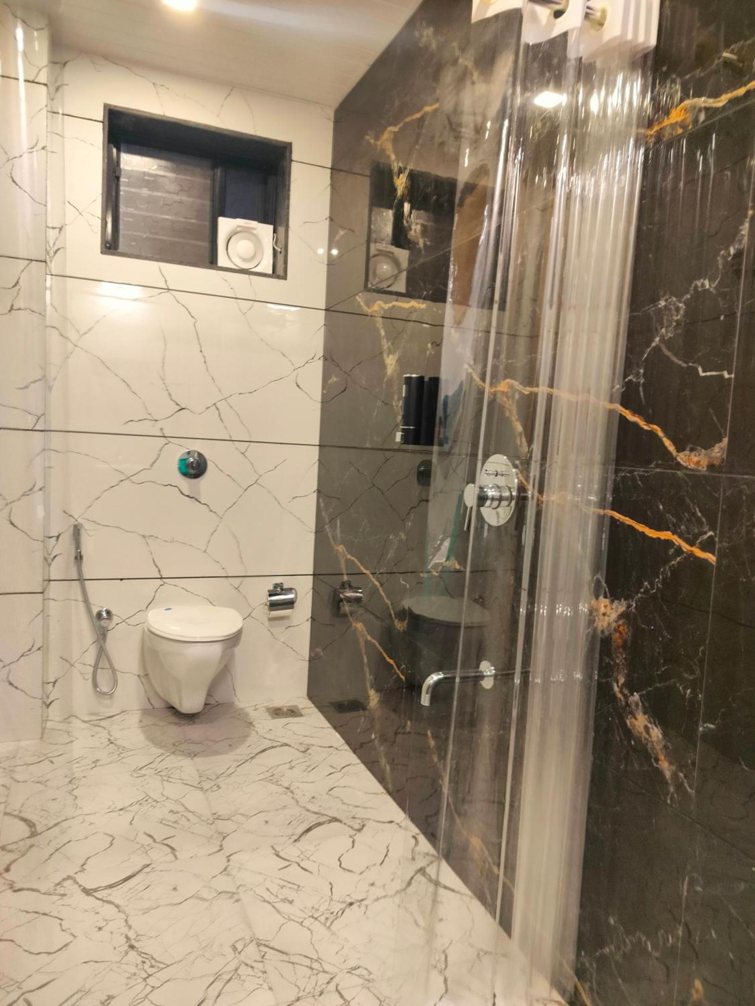 Onella Regency Hotel Панчгани Екстериор снимка